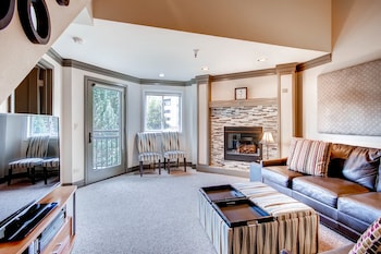 Premier Condo, 3 Bedrooms