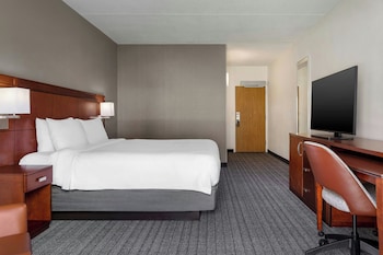 Deluxe Room, 1 King Bed, Mobility Accessible, Bathtub