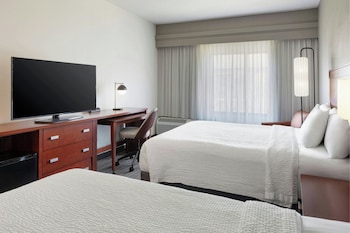 Deluxe Room, 2 Queen Beds, Hearing Accessible