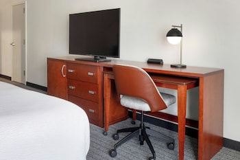 Deluxe Room, 2 Queen Beds, Hearing Accessible