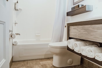 Standard Room, 1 Queen Bed