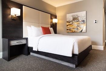 Standard Room, 1 Queen Bed, Accessible Bathtub (Mobility)