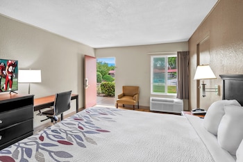 Superior Room, 1 King Bed, Non Smoking, Pool View