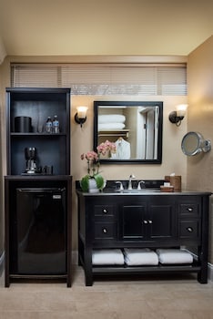Basic Room, 2 Queen Beds