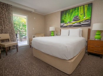 Standard Room, 1 Queen Bed, Patio, Tower