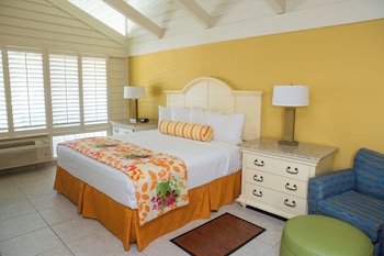 Standard Room, 1 King Bed, Refrigerator & Microwave, Harbor View
