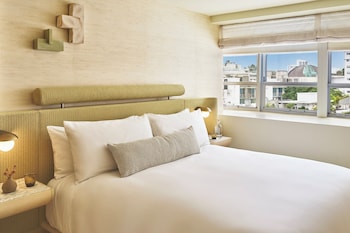 Suite, 1 King Bed, City View