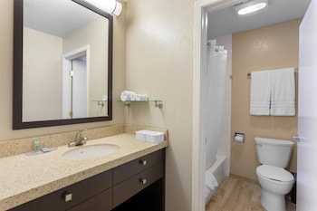Standard Room, 1 Queen Bed, Non Smoking, Microwave