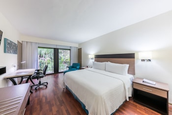 Standard Room, 1 King Bed, Balcony, Pool View