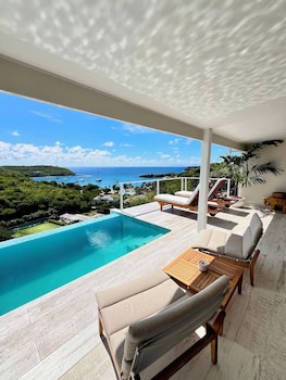 Hillside Pool Suite