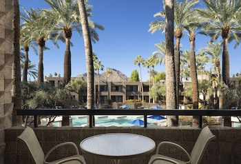 Room, 2 Queen Beds, Balcony, Camelback Mountain Vw