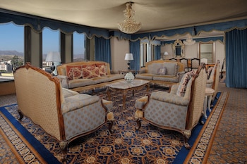 Royal Suite, Smoking