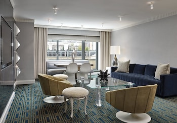 Classic 1970's 2-Bedroom Apartment Suite