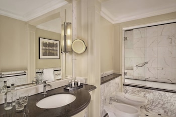 Executive Room, 1 King Bed, Non Smoking