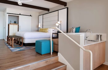 Studio, 1 King Bed (with Firepit)