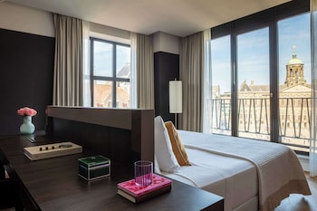 Suite (Dam, View)