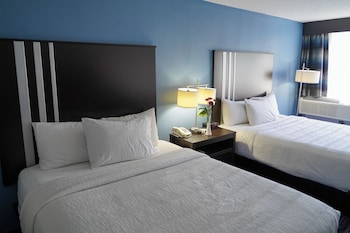 Standard Room, 2 Queen Beds (Interior)