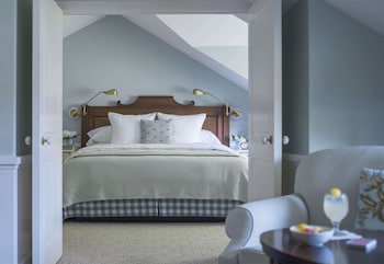 Suite, 1 King Bed with Sofa bed (Legacy)