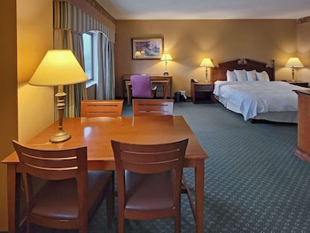 Suite, 1 King Bed, Accessible, Non Smoking