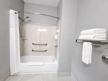 Room, 1 Queen Bed, Accessible, Non Smoking (Mobility, Bathtub W/grab Bars)