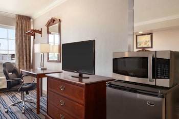 Standard Room, 2 Queen Beds, Non Smoking