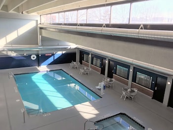 Room, 1 King Bed, Non Smoking, Pool View