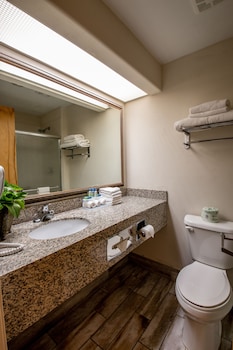 Standard Room, 2 Queen Beds (Two Queen Suite Non-Smoking)