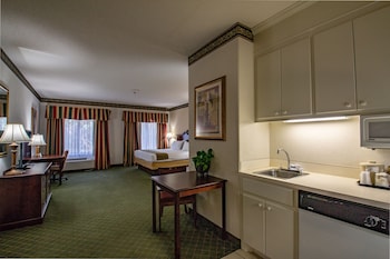 Standard Room, 1 King Bed (Accessible King Non-Smoking)