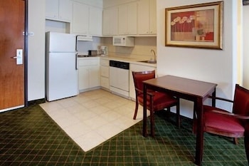 Standard Room, 1 King Bed (Accessible King Non-Smoking)
