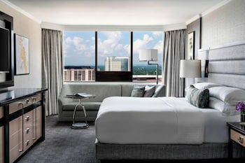 The Ritz-Carlton Suite