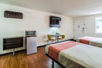 Deluxe Room, 2 Double Beds, Accessible, Smoking