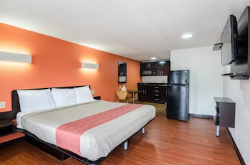 Standard Room, 1 King Bed, Accessible, Non Smoking