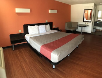 Standard Room, 1 King Bed, Accessible, Non Smoking