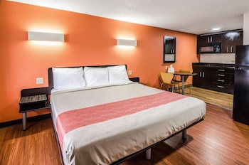 Standard Room, 1 King Bed, Accessible, Non Smoking