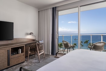 Room, 1 King Bed, Roll-in Shower, Resort View (Mobility Accessible, Kukahi)