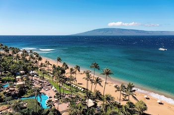 Club Room, 2 Queen Beds, Roll-in Shower, Ocean View (Mobility Accessible, Roll-In Shower)
