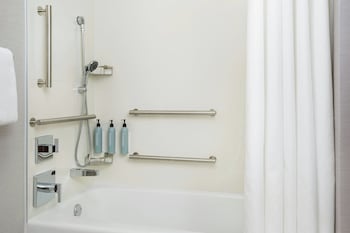 Suite, 1 Bedroom, Courtyard View (Mobility/Hearing Accessible, Tub)