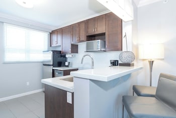 Suite, 1 King Bed, Kitchenette, Tower (Balcony)