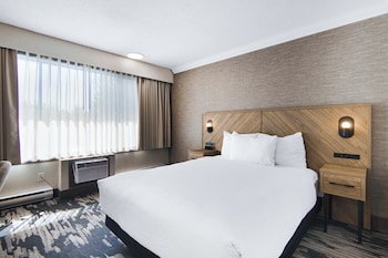 Standard Room, 1 Queen Bed (Atrium Building)