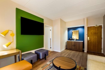 Suite, Multiple Beds (One Bedroom Two Queens)