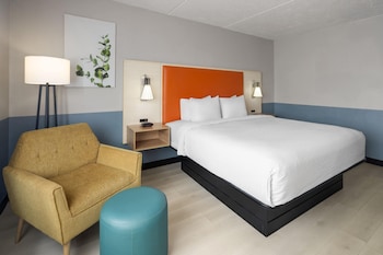 Suite, 1 King Bed, Non Smoking, Jetted Tub