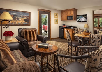 Cottage Master Suite 53