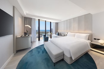 Room, 1 King Bed, Balcony, Mountain View (Balcony)