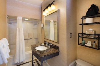 Junior Suite, 1 Queen Bed, Non Smoking