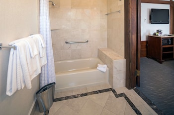 Hilton, Deluxe Suite, 1 Queen Bed, Non Smoking