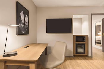 Suite, 1 Bedroom, Non Smoking, Balcony