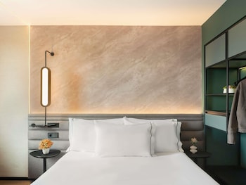 Standard Room, 1 Queen Bed