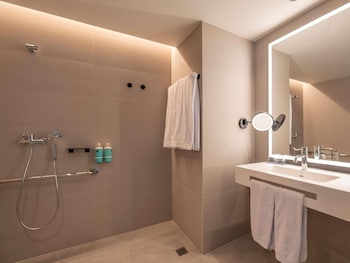 Superior Room, 1 Queen Bed, Accessible