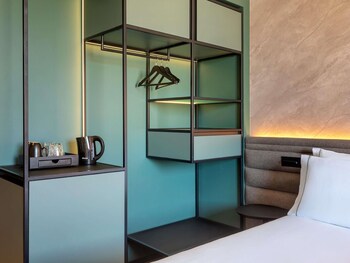 Standard Room, 1 Queen Bed