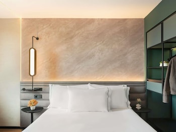 Executive Room, 1 King Bed with Sofa bed